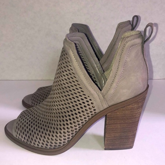 Vince Camuto Kensa Heeled Bootie - Storm Gray NEW - Picture 4 of 6